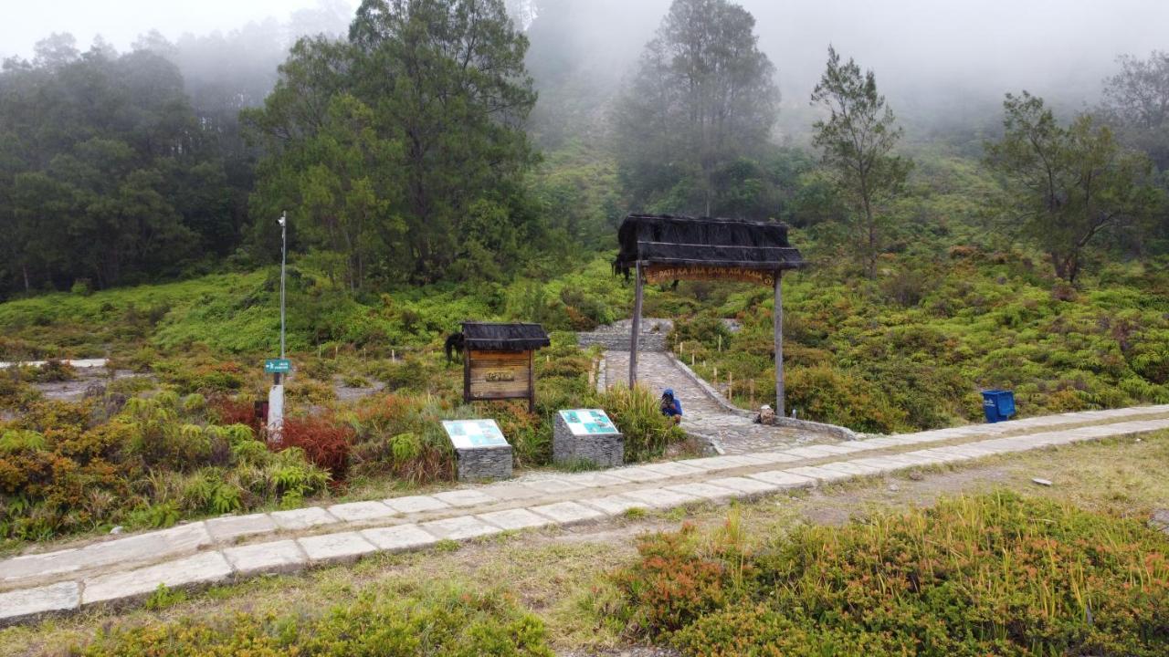 Wisma Kelimutu Ende Exterior photo